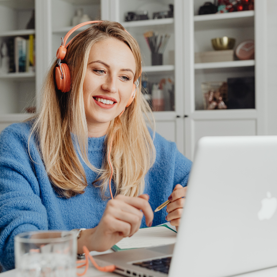 A six-figure coach listens in on the growth workshop and is happy because she finally understands how to implement marketing measurement in her business through google analytics 4